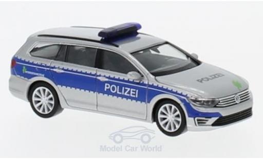 Diecast model cars Volkswagen Passat Base Variant GTE Police Hamburg 1/87 Herpa