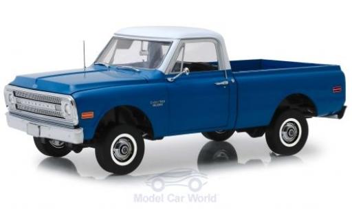 Diecast model cars Chevrolet C-10 Pickup Pick Up blue/white 1970 with Lift Kit 1/18 Highway 61