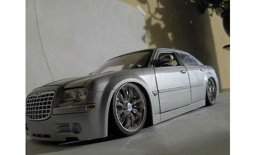 Chrysler 300C tuning 1/18 Maisto dub grey diecast model cars