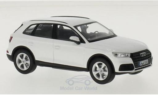 Diecast model cars Audi Q5 suv white 2016 1/43 iScale