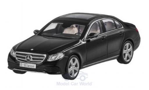 Diecast model cars Mercedes Classe E Base black 1/43 iScale