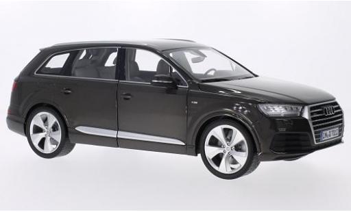 Diecast model cars Audi Q7 suv metallic brown 1/18 Minichamps