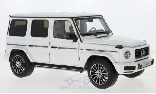 Diecast model cars Mercedes Classe G Base (W463) white 2019 40 Jahre 1/18 Minichamps