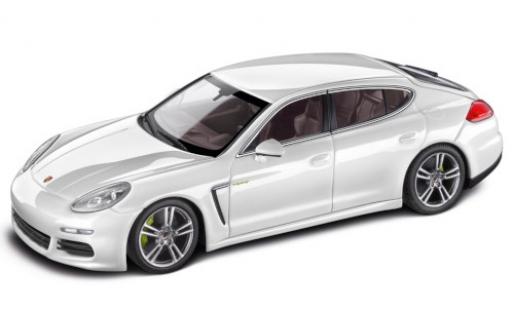 Diecast model cars Porsche Panamera e-hybrid S (970) white 2013 Facelift 1/43 Minichamps