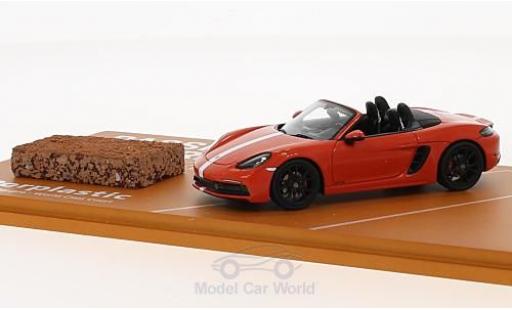 Diecast model cars Porsche 718 GTS orange/white 2018 Tennis Grand Prix with einem St&Atilde;&frac14;ck original Tennisboden 1/43 Spark
