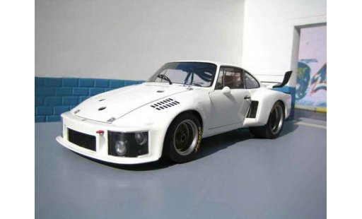 Porsche 935 Base 1/18 Exoto works white diecast model cars