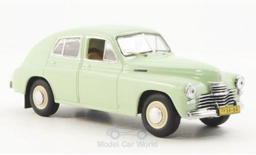 Diecast model cars Gaz M20 Base GAZ Pobieda green 1949 1/43 IST Models