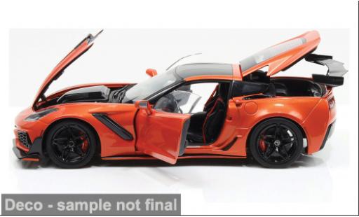 Diecast model cars Chevrolet Corvette ZR1 orange/black 2019 1/18 IXO America