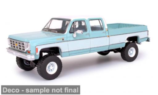 Diecast model cars Chevrolet Silverado pickup K30 Crew Cab Fleetside Lifted blue/white 1978 1/64 IXO America