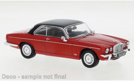 Diecast model cars Jaguar XJ12 Series 2 LWB 12 C red/black 1976 1/43 IXO
