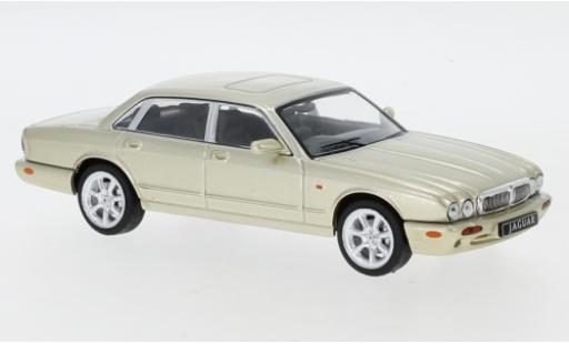 Diecast model cars Jaguar XJ8 Base 8 (X308) metallic beige RHD 1998 1/43 IXO