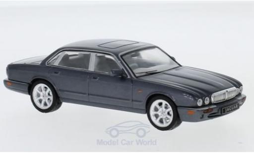 Diecast model cars Jaguar XJ8 Base 8 (X308) metallic grey RHD 1998 1/43 IXO