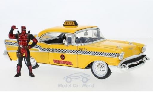 Diecast model cars Chevrolet Bel Air Coupe yellow Deadpool 1957 with Figur 1/24 Jada Toys