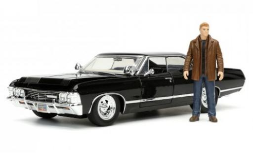 Diecast model cars Chevrolet Impala Sedan Sport Supernatural 1967 with Figur 1/24 Jada Toys