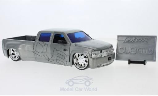 Diecast model cars Chevrolet Silverado pickup Dooley grey 1999 1/24 Jada Toys
