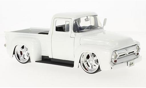Diecast model cars Ford F-100 Pickup 00 Pick Up metallic white 1956 1/24 Jada Toys
