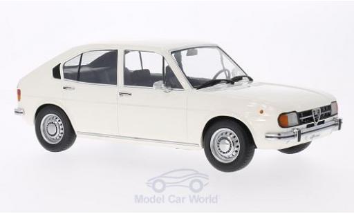 Diecast model cars Alfa Romeo Alfasud 1.3 ti white T&Atilde;&frac14;ren and Hauben sind nicht zu &Atilde;&para;ffnen 1/18 KK Scale