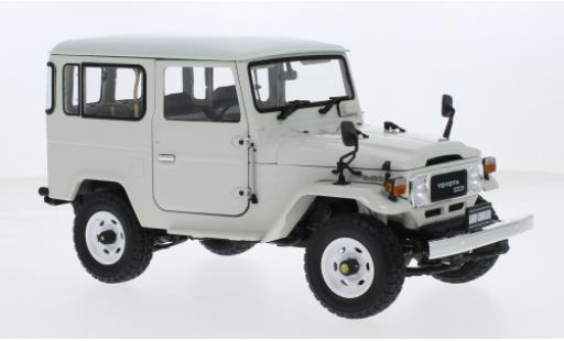 Diecast model cars Toyota Land Cruiser 40 Van (BJ42V) white 1/18 Kyosho