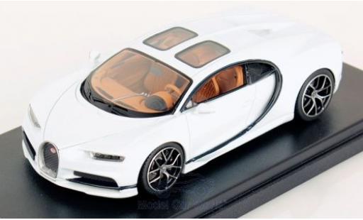 Diecast model cars Bugatti Chiron Sky View white 1/43 Look Smart