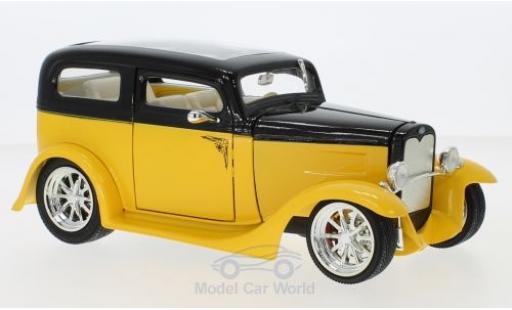 Diecast model cars Ford Model A Sedan yellow/black 1931 without Vitrine 1/18 Lucky Die Cast