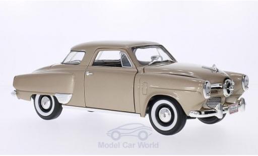 Diecast model cars Studebaker Champion 1950 metallic beige 1/18 Lucky Die Cast