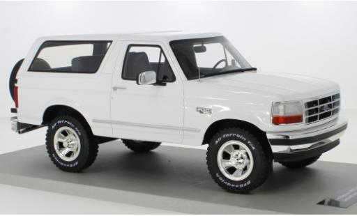 Diecast model cars Ford Bronco Wagon white 1992 1/18 Lucky Step Models