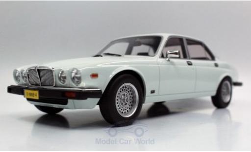 Diecast model cars Jaguar XJ6 Base 6 white 1982 1/18 Lucky Step Models