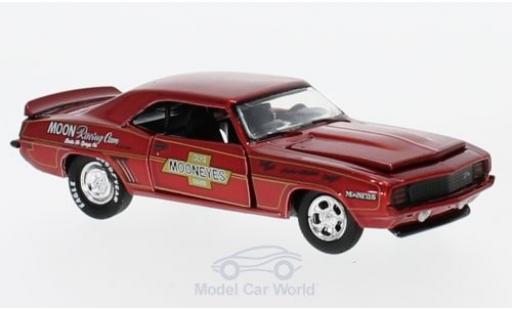 Diecast model cars Chevrolet Camaro Z28 Z/28 RS metallic red Moon Equipment Co. 1969 1/64 M2 Machines
