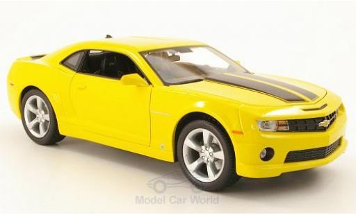 Diecast model cars Chevrolet Camaro SS RS yellow 2010 with blacken stripes 1/18 Maisto