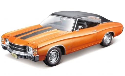 Diecast model cars Chevrolet Chevelle SS SS454 metallic orange/black 1971 1/18 Maisto