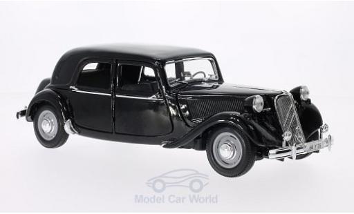 Diecast model cars Citroen Traction 15 CV black 1952 1/18 Maisto