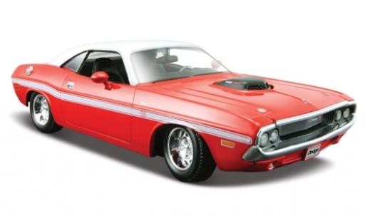 Diecast model cars Dodge Challenger R/T red/white 1970 1/24 Maisto