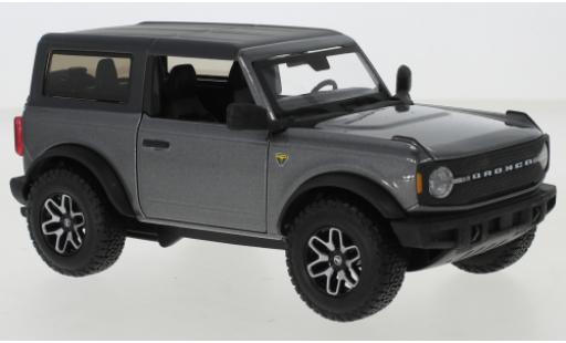Diecast model cars Ford Bronco Badlands metallic grey/matt-black 2021 1/24 Maisto