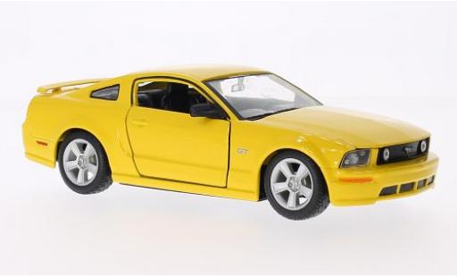 Diecast model cars Ford Mustang GT Coupe yellow 2006 1/24 Maisto