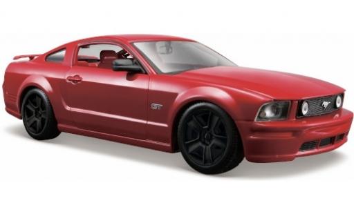 Diecast model cars Ford Mustang GT metallic red 2006 noir jantes 1/24 Maisto