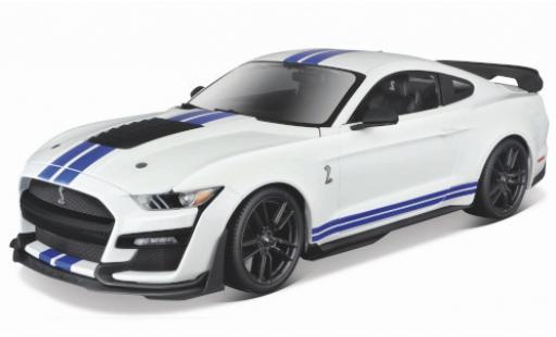 Diecast model cars Ford Mustang Shelby GT500 white/blue 2020 1/18 Maisto