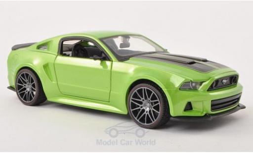 Diecast model cars Ford Mustang Street Racer metallic green/matt-black 2014 1/24 Maisto