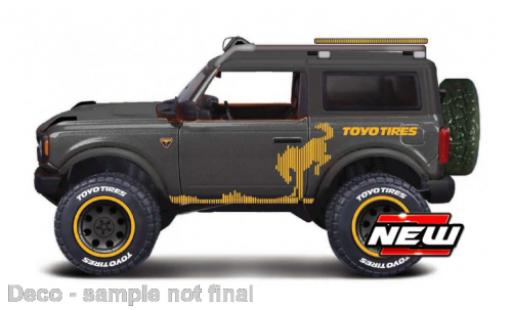 Diecast model cars Ford Bronco Wagon 1/24 Maisto