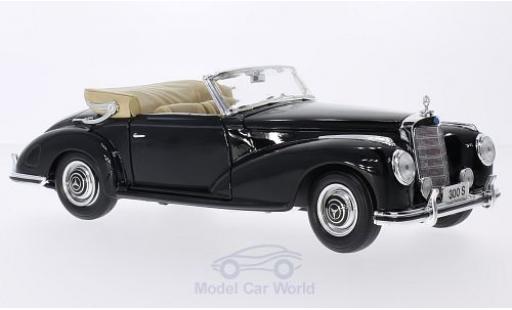 Diecast model cars Mercedes 300 Base black 1955 1/18 Maisto