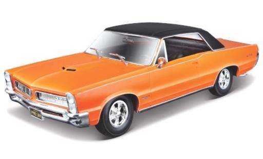 Diecast model cars Pontiac GTO 1965 metallic orange/matt-black 1/18 Maisto