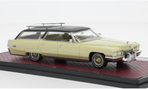 Diecast model cars Cadillac Deville Station Wagon Personalcar from Elvis Presley beige/black 1972 1/43 Matrix
