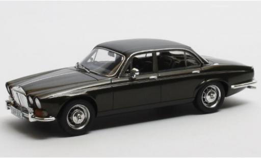Diecast model cars Daimler Double Six Vanden Plas Series 1 metallic green/matt-black RHD 1973 1/43 Matrix