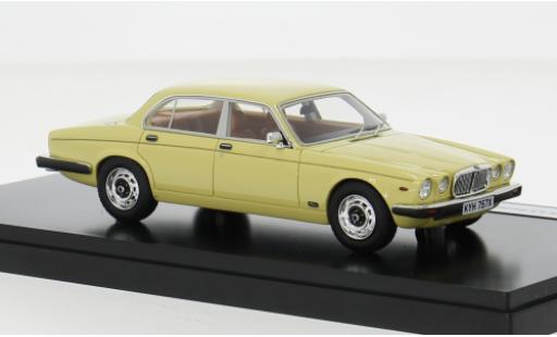 Diecast model cars Jaguar XJ6 Series III 6 4.2 beige 1979 1/43 Matrix