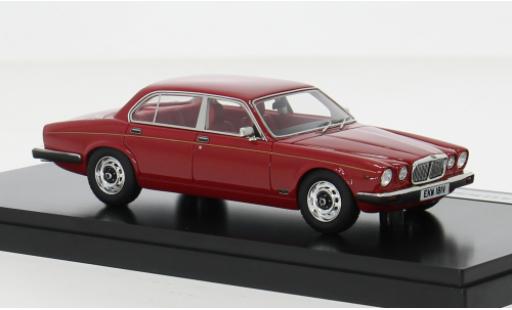 Diecast model cars Jaguar XJ6 Series III 6 4.2 red 1979 1/43 Matrix