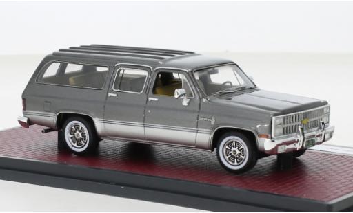 Diecast model cars Chevrolet Suburban suv metallise grey/grey 1981 1/43 Matrix
