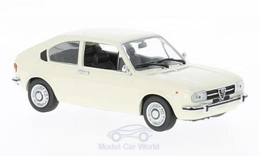 Diecast model cars Alfa Romeo Alfasud berlina white 1972 1/43 Maxichamps