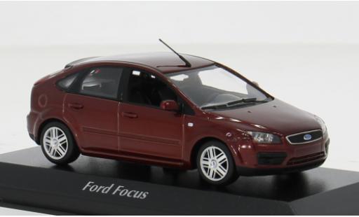 Diecast model cars Ford Focus Berline MK II metallise red 2004 1/43 Maxichamps