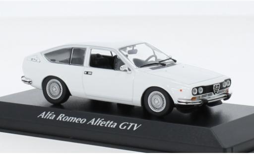 Diecast model cars Alfa Romeo Alfetta gtv white 1976 1/43 Maxichamps