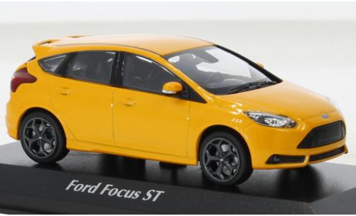 Diecast model cars Ford Focus ST MK III metallise orange 2011 1/43 Maxichamps