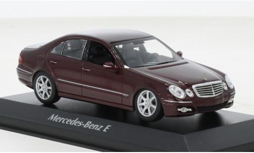 Diecast model cars Mercedes Classe E Base (W211) metallise red 2006 1/43 Maxichamps